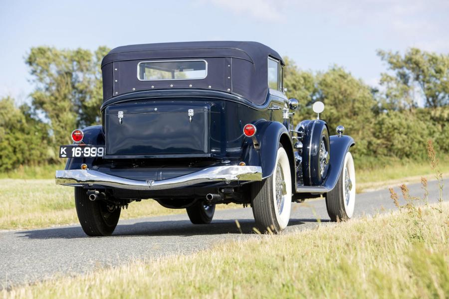  Auburn 12-165 Salon Phaeton Sedan 1933 года  (фото 5 из 21)